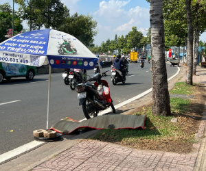 Đang đi xe máy, người đàn ông dừng lại nghỉ ngơi bên đường rồi tử vong