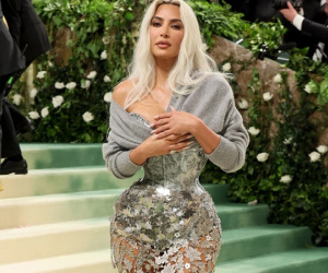 Met Gala 2024: Kim Kardashian gây sốc với vòng eo nhỏ không tưởng