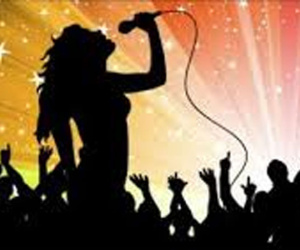 Ông lão 70 tuổi mạnh tay chi tiền đăng quảng cáo tìm bạn gái thích hát karaoke