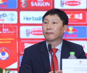 HLV Kim Sang-sik: 'Cầu thủ Việt Nam gọi ông Park là papa, còn tôi muốn họ coi mình là anh trai'