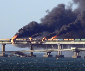Phát hiện thay đổi lớn của Nga trên cầu Crimea: Chuyên gia cảnh báo Ukraine về nguy hiểm cận kề