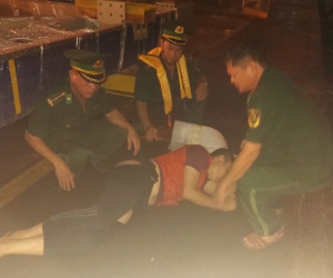 Kịp thời cứu người đàn ông nhảy cầu Phú Mỹ tự tử