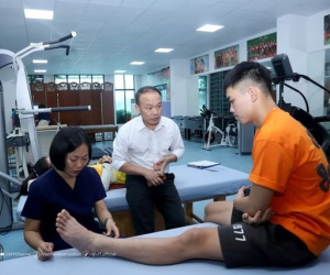Vừa tới Việt Nam, HLV Kim Sang-sik đã nhận tin vui từ trò cũ của HLV Troussier