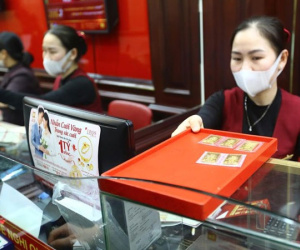 Giá vàng miếng SJC 'lên đồng': Ai đang quyết định giá?