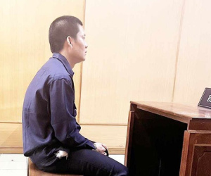 Bảo vệ chung cư suýt đâm chết người vì...vũng nước