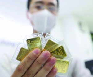 Giá vàng cao vì 'ngăn sông cấm chợ'?