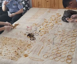 4,4kg vàng được đào ra từ tường nhà nhưng chủ nhà không hề vui mừng: Có người sẽ phải đi tù!