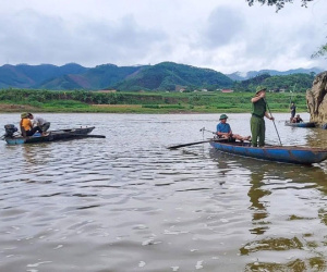 Rủ nhau ra ven sông Hồng chơi, 1 học sinh tử vong, 1 học sinh mất tích