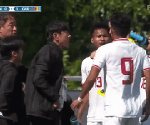 HLV Shin Tae-yong nhận thẻ đỏ, U23 Indonesia tạo ra hình ảnh gây tranh cãi ở trận tranh vé Olympic