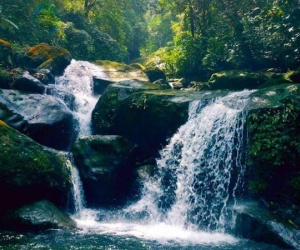 Phát hiện con suối có cái tên rùng rợn, là điểm đến thiên nhiên hoang dã, tránh nóng lý tưởng, chỉ cách Hà Nội 100km