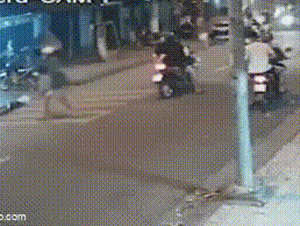Hàng chục đối tượng cầm hung khí 'truy sát' nhau, thanh niên 19 tuổi tử vong, 3 người bị bắt