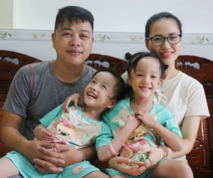 4 năm sau ca phẫu thuật tách rời của cặp sinh đôi dính liền: Trúc Nhi vẫn còn vấn đề khiến bố mẹ trăn trở