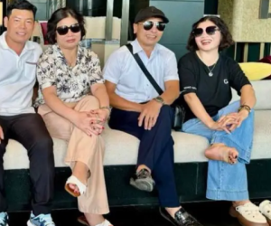 Quang Hải bận thi đấu, Chu Thanh Huyền vác bụng bầu đưa bố mẹ đôi bên đi du lịch, một bức ảnh nói lên mối quan hệ thông gia