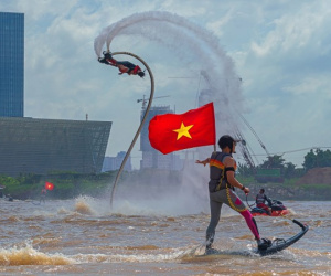 Những khoảnh khắc ấn tượng tại Lễ hội sông nước TP HCM
