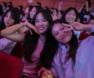 31 giây sự chú ý va vào nhan sắc 'ngoan xinh yêu' của dàn nữ sinh Ams trong Lễ trưởng thành