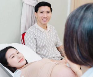 Lần đầu tiên lộ ảnh Đoàn Văn Hậu đưa Doãn Hải My đi khám thai, chàng cầu thủ vui ra mặt