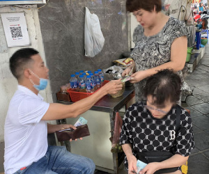 Tấp nập giao dịch vàng tại quán nước, vỉa hè