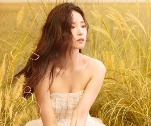Những mỹ nữ bị gắn mác 'bình hoa di động'