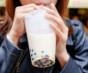 Cô gái 18 tuổi suy thận vì uống hai cốc trà sữa mỗi ngày