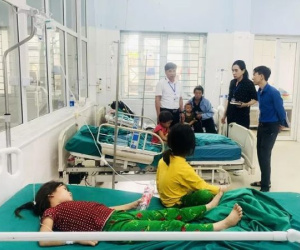 8 ông cháu đi cấp cứu sau bữa ăn