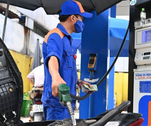 Giá xăng ngày mai tiếp tục giảm?