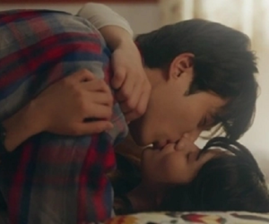 Cõng Anh Mà Chạy tập 12: Kim Hye Yoon - Byeon Woo Seok có cảnh giường chiếu khiến netizen náo loạn