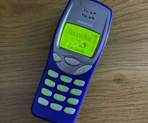 Nokia 3210 mới cháy hàng sau 2 ngày, dân tình săn lùng như 'bảo vật': Tất cả chỉ vì một tính năng lạ đời!
