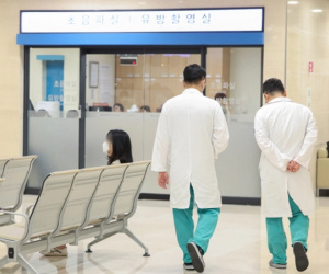 Cuộc chiến chưa kết thúc: 12.000 bác sĩ Hàn Quốc đình công tiếp tục đối mặt với khó khăn mới, khủng hoảng y tế toàn quốc rơi vào bế tắc