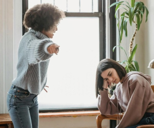 Chồng và bạn thân gian díu, tôi đau đớn tột cùng nhưng quyết không ly hôn