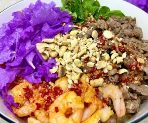 Gỏi hoa bằng lăng - món ăn 'đu trend' đang hot rần rần nhưng lại có điều khiến dân mạng lo lắng