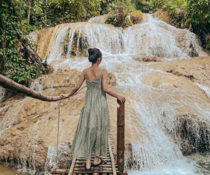 Nằm trong khu bảo tồn thiên nhiên Pù Luông, 1 địa điểm là 'nàng thơ giữa đại ngàn' vừa dữ dội vừa dịu êm, chỉ cách Hà Nội 3 tiếng lái xe