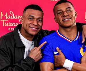 Mbappe sửng sốt khi nhìn thấy… Mbappe giả!