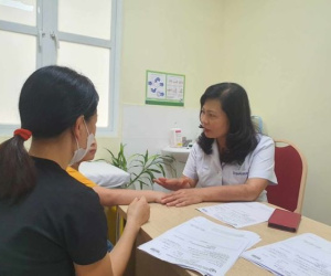 Người mẹ nghi con bất thường giới tính khi kiểm tra 'vùng kín'