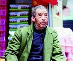 Nuôi 2 bé gái bị bỏ rơi, người bán rau nhận trái ngọt sau nhiều năm
