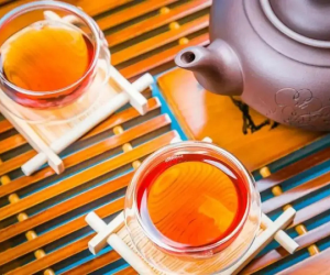 Ba thói quen khi uống trà âm thầm gây hại cho sức khỏe