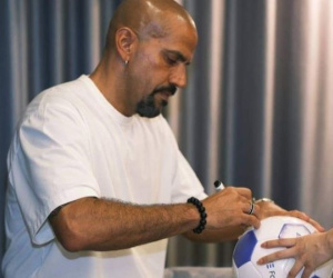 Cựu sao Manchester United Juan Veron đến thăm Việt Nam