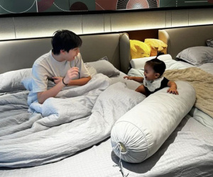 Khoảnh khắc gia đình được Cường Đô La chia sẻ: Anh hai Subeo chơi cùng em út cực đáng yêu
