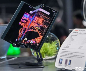 HOT: Smartphone màn hình gập 3 đầu tiên trên thế giới ra mắt