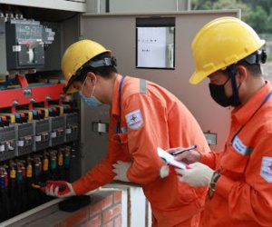 EVN lên tiếng về thông tin 'kêu gọi doanh nghiệp phía Bắc giảm 30% mức sử dụng điện'