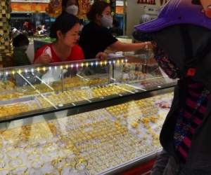 Giá vàng hôm nay, 23-5: Rơi thẳng đứng!
