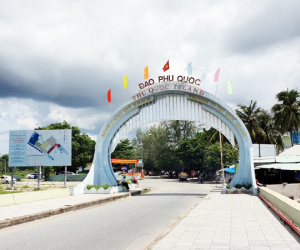 Một thành phố tạm dừng cho lãnh đạo đi nước ngoài