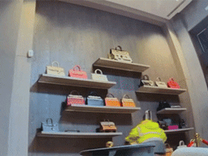 Video: 60 chiếc Hermes Birkin trị giá 45 tỷ bị nhồi nhét vào thùng rác, dân chơi hàng hiệu nhìn chỉ biết xót xa