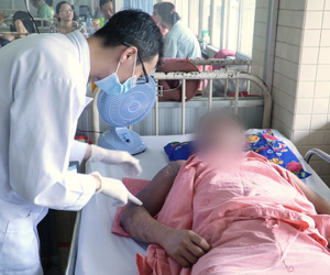 Diễn biến đau lòng vụ tạt hóa chất ở quận 7, TP HCM: Thêm 1 nạn nhân tử vong