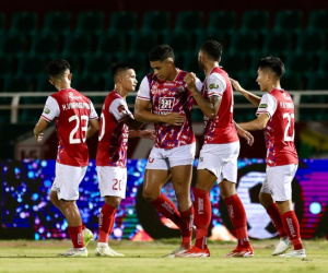 Bùi Tiến Dũng bất lực, HAGL thảm bại, nguy cơ rơi xuống nhóm tranh vé vớt trụ hạng V.League