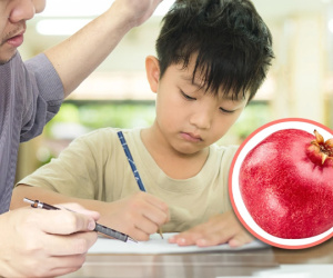 Ông bố cầm quả lựu ném vỡ lá lách con trai vì cáu giận khi kèm đứa trẻ học