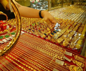 Giá vàng nữ trang 18k, 14k, 10k đắt thêm bao nhiêu trong 1 năm qua?