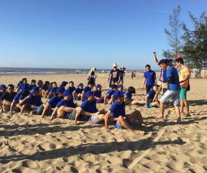Thu phí team building ở bãi biển Tuần Châu đúng hay sai?
