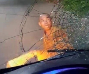 Thông tin bất ngờ về người đàn ông mặc áo quần giống nhà sư, hành động bất thường