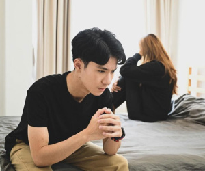 Vợ phát hiện chồng ngoại tình từ chiếc móng tay giả, chuyên gia lý giải