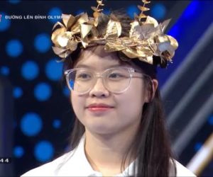 Nữ sinh Olympia gây sốt với vẻ ngoài xinh xắn, đã thế còn học cực giỏi, là 'phiên dịch viên' của trường